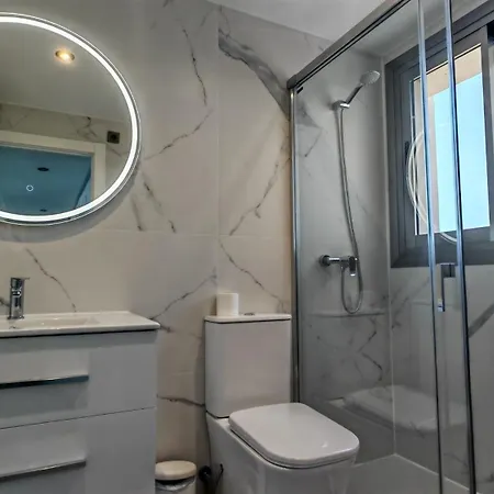 Skyline Floor 28 Sea Views בנידורם